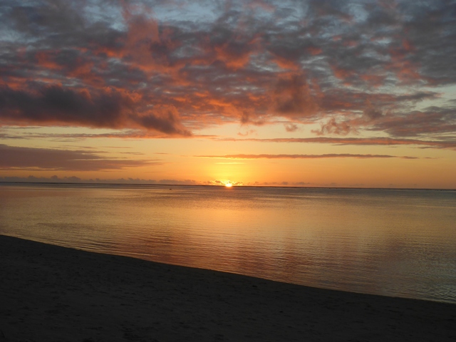 Sun setting into the South Pacific ocean, Aitutaki